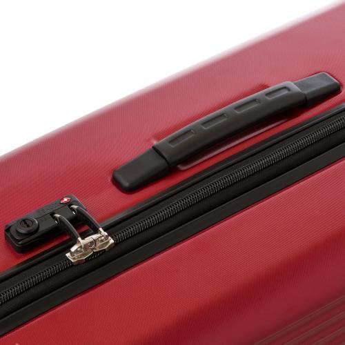 米国運輸保安局公認のTSAロック搭載のスーツケースは、TSA職員が特殊ツールを使って解錠が可能。鍵をかけたまま預けることができるので安心です。