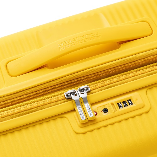 米国運輸保安局公認のTSAロックがスーツケースに搭載されます。このロックのおかげで、セキュリティチェックの際にケースを破損することなく開けることができます。