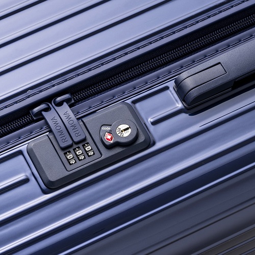 [5-10泊] リモワ エッセンシャル 85L ブルー 4輪 RIMOWA Essential 米国運輸保安局公認のTSAロックがスーツケースに搭載されます。このロックのおかげで、セキュリティチェックの際にケースを破損することなく開けることができます。