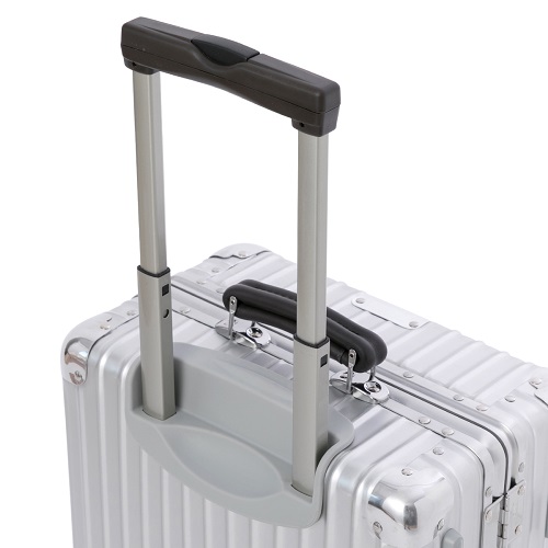 バッグ【新品未使用に近い】RIMOWAクラシックフライト35L 4輪